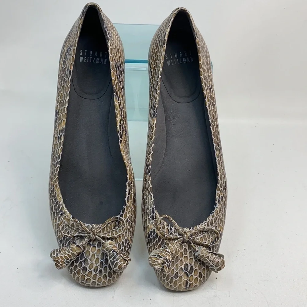 Stuart Weitzman Sz 7.5M Snakeskin Print Flats